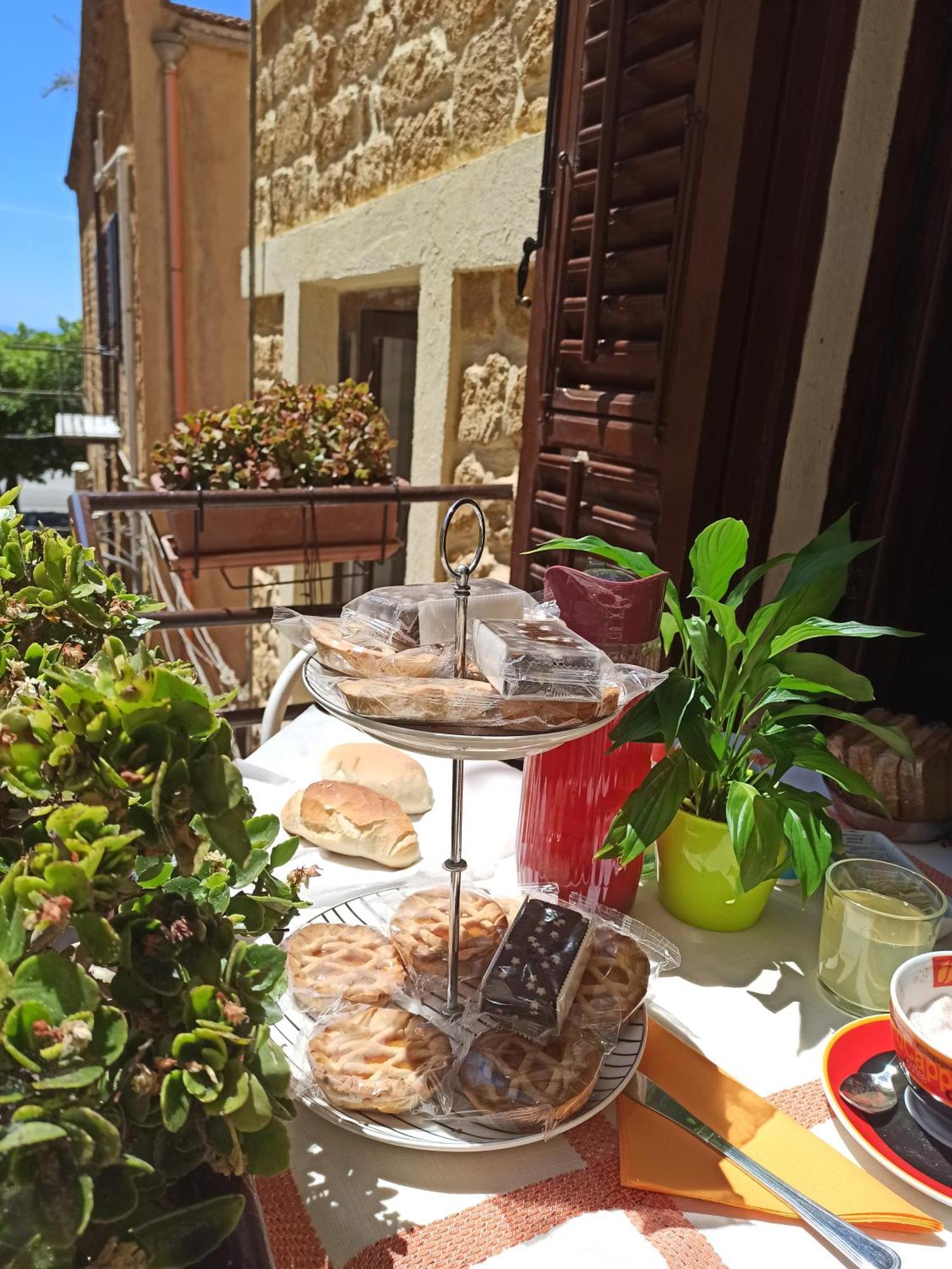 B&B Le 4 Stagioni Sul Viale, Belvedere Di Agrigento Luaran gambar