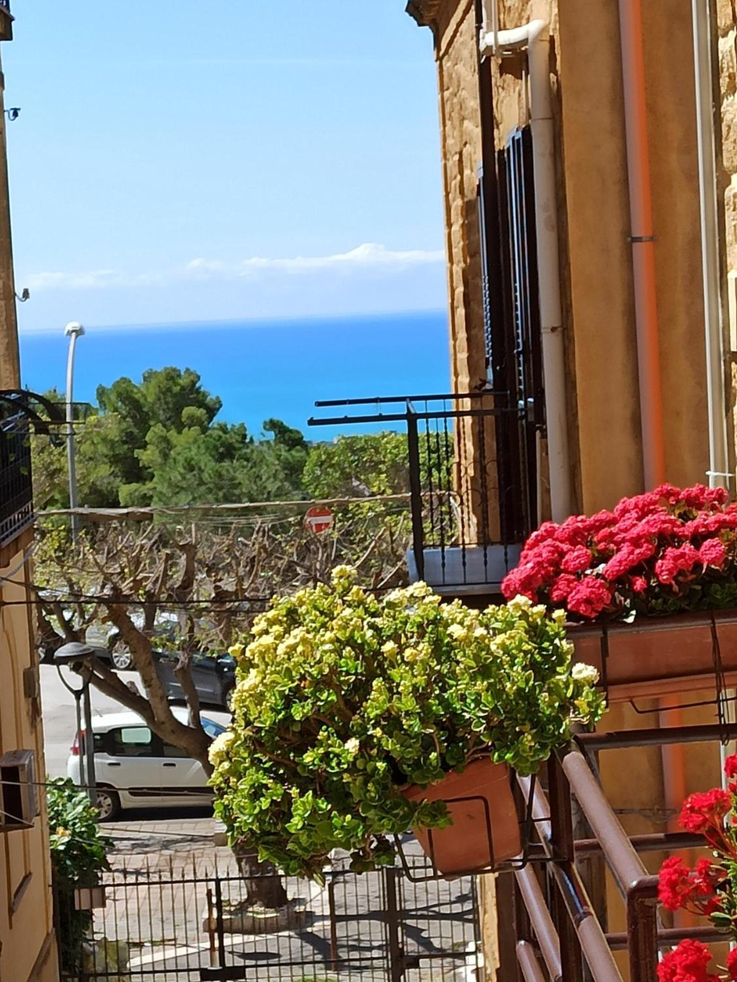 B&B Le 4 Stagioni Sul Viale, Belvedere Di Agrigento Luaran gambar